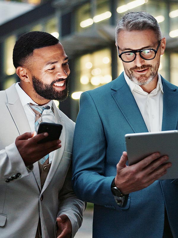 3 people working in an office